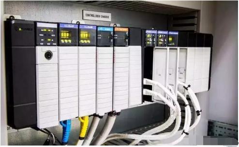 PLC與CNC 未來工廠的智能引擎與男Polo衫背后的柔性制造